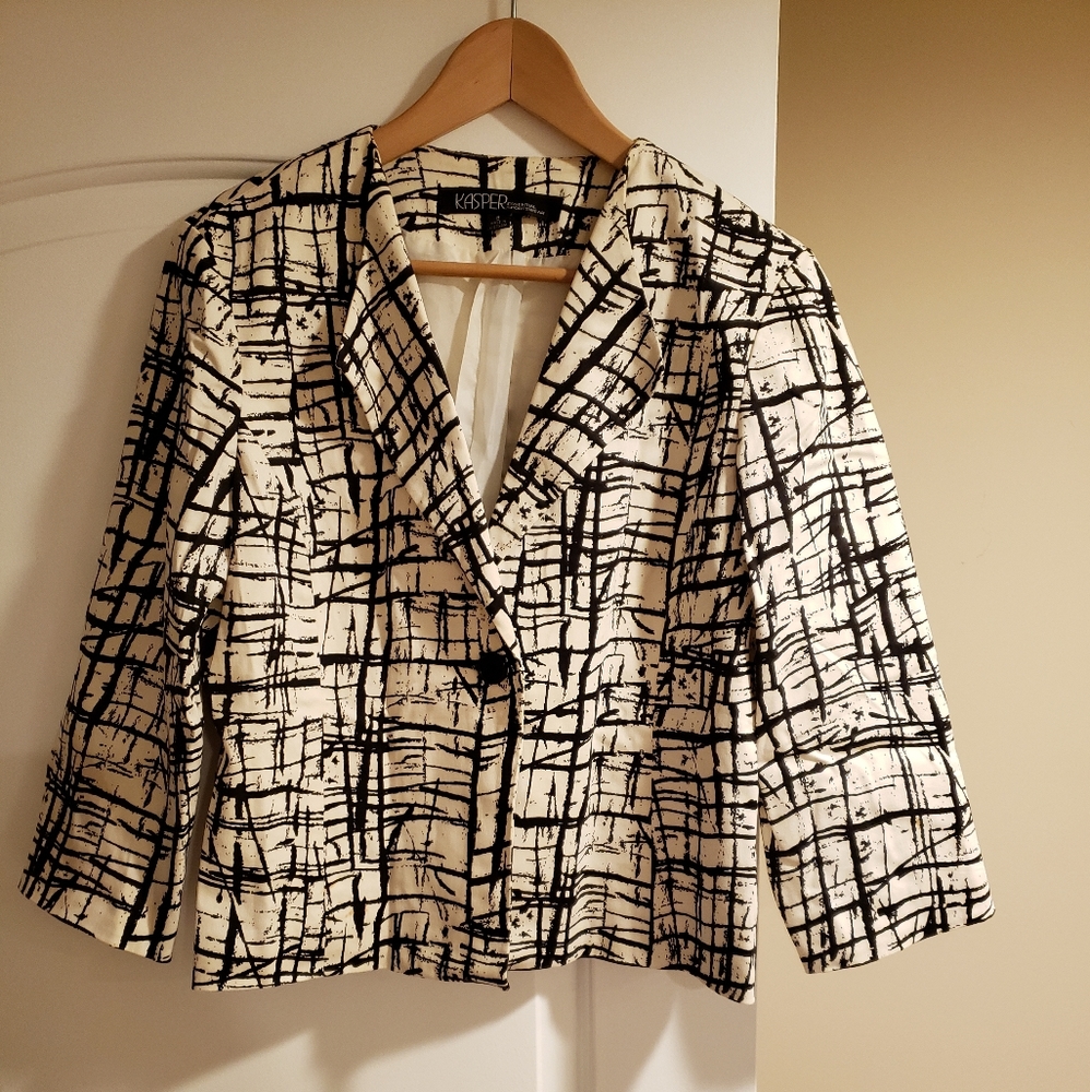 Cropped Black and White Blazer Kasper